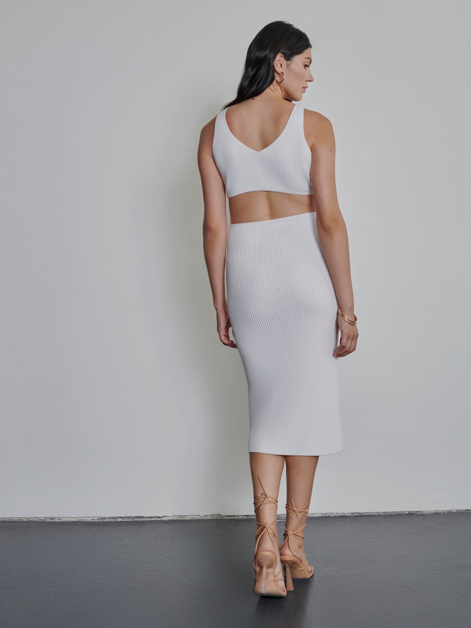 BREEZY SUMMER - Weißes Midi-Kleid mit Cut-outs - Kleider-9•BORROUGHS