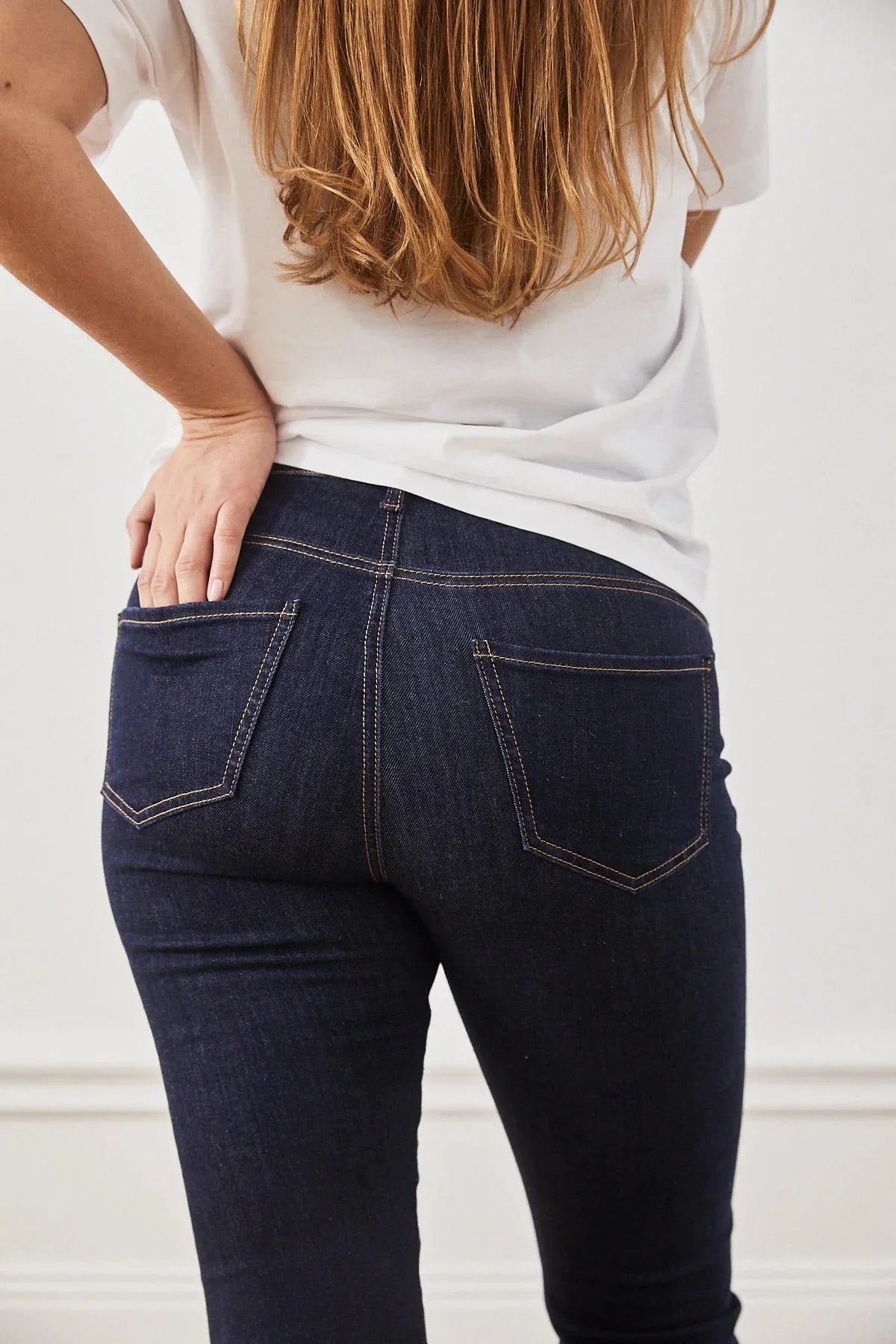 01 STRAIGHT. Jeans aus Bio-Baumwolle mit Bauchbund in RAW INDIGO - Jeans-9•BORROUGHS