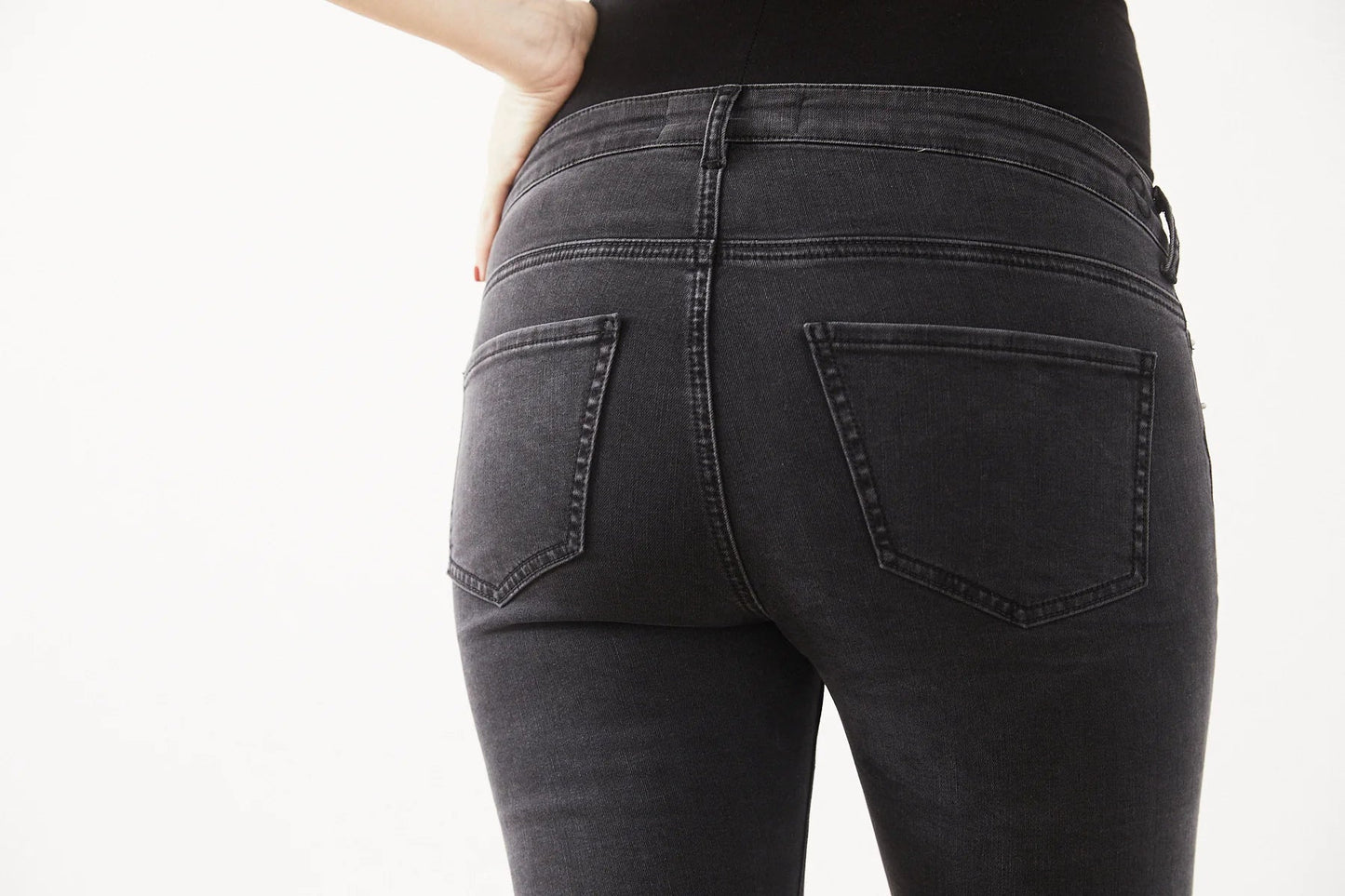 01 STRAIGHT. Jeans aus Bio-Baumwolle mit Bauchbund in Faded Black - Jeans-9•BORROUGHS